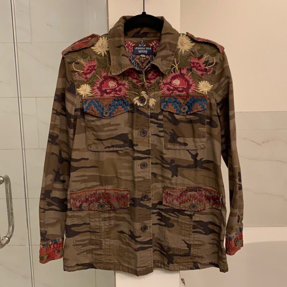 🌼JOHHNY WAS Rialto Embroidered Military Camo Jacket in size (XS)🌼